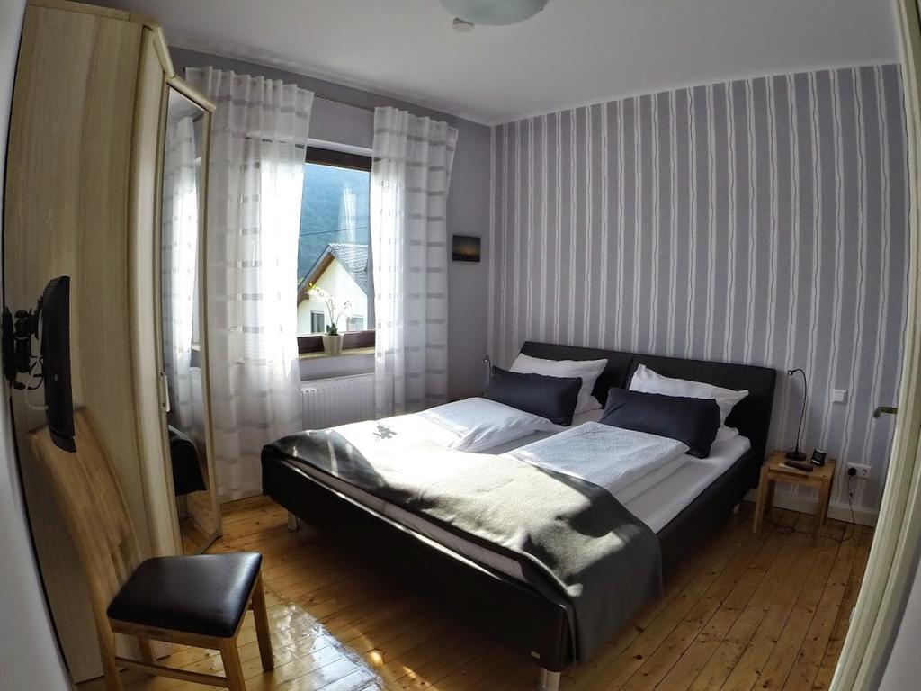 Ferienwohnungen Haus Am Wuerzlaysteig Lehmen Номер фото