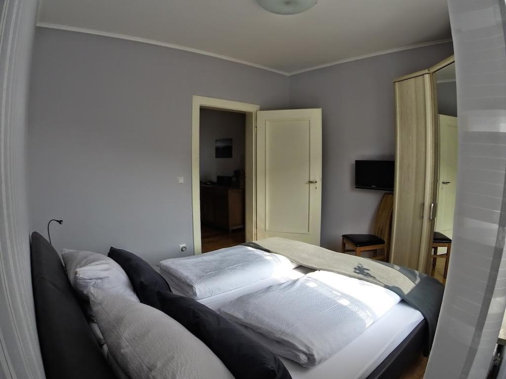 Ferienwohnungen Haus Am Wuerzlaysteig Lehmen Номер фото